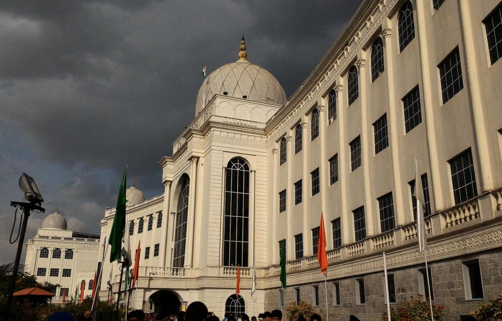 Hotel Lio7 Grand near Salar Jung Museum
