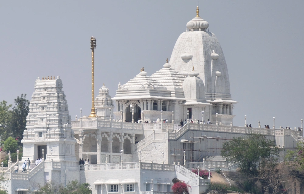 Hotel Lio7 Grand near Birla Mandir