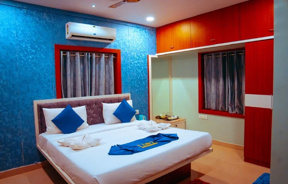 How to Choose Between Budget and Comfort When Booking a Hotel in Hyderabad at Hotel Lio7 Grand